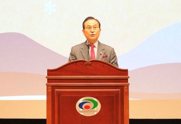 (사진/박상돈 천안시장이 2일 오전 시청 봉서홀에서 열린 2023 시무식에서 신년사를 발표하고 있다.