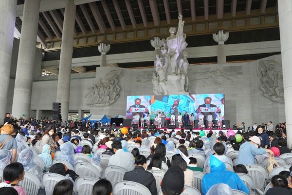  박상돈 천안시장이 5일 독립기념관에서 2023 천안 K-컬처 박람회 D-100 기념 선언문을 낭독하고 있다.