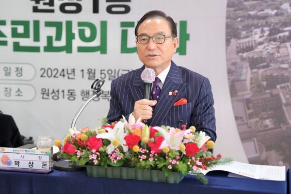 (사진/박상돈 천안시장이 지난달 5일 원성1동 행정복지센터를 방문해 주민과의 대화를 진행했다.)