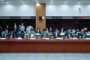 (보도 관련 투자협약 사진)